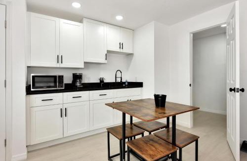 Daytona Beach Shores Hotel | Cozy Studio Suite Near Beach w Kitchenette #11