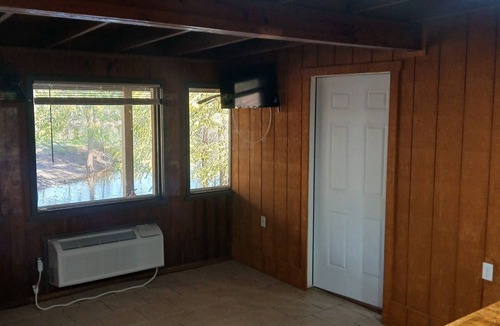 Mayo Apartment | Cozy studio with AC, fitness room, WiFi in charming Mayo