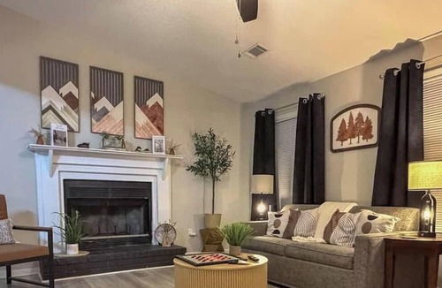 Hinesville House | Cozy Sunlit 4 Beds house Fully Fenced near Base