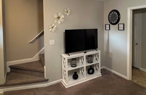 Havelock House | Cozy townhome 10 minutes from MCAS Cherry Point, 30 minutes to beach or New Bern
