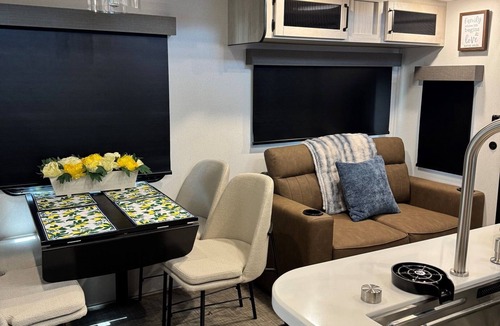 River Ranch RV Rental | Cozy two bedroom and two full bath w/golf cart