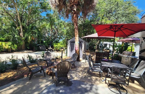 River Ranch RV Rental | Cozy two bedroom and two full bath w/golf cart