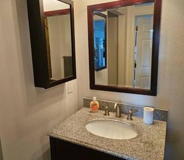 East County Civic Group Apartment | Cozy Two Bedrooms Apartment in Valrico