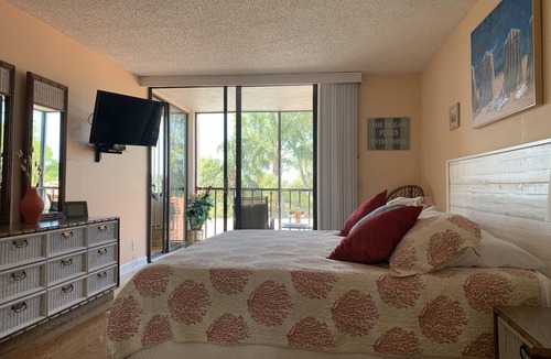 Isla del Sol Condo | Cozy upscale furnished condo in lovely St Pete close to beach and restaurants