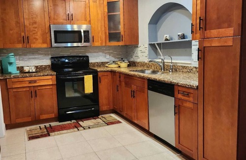 Hamptons at Boca Raton House | Cozy Vacation Spacious 5-bed/3bath that comfortably sleeps 11 people in Boca.