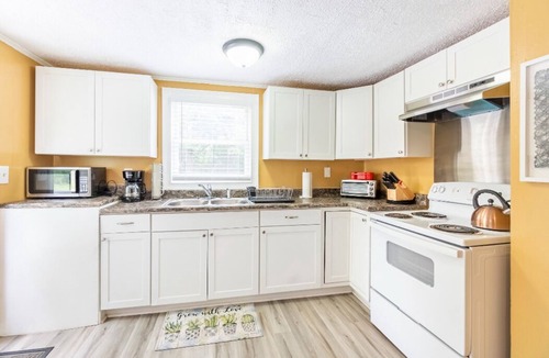 Carlisle House | Cozy, Very Private Beautiful, Cottage House