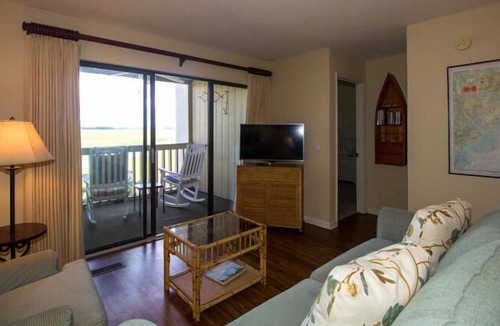 Saint Helena Island House | Cozy Villa w/ Gorgeous Marsh & Canal Views - Near Beach Club & Tennis