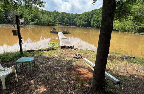 Anderson House | Cozy waterfront property near Hartwell lake.