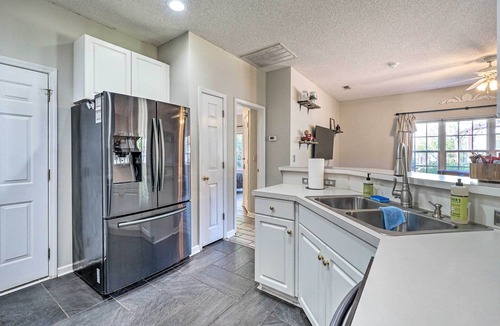 Murraysville House | Cozy Wilmington Bungalow ~ 6 Mi to Beaches!