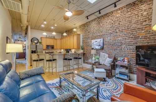 Bristol Apartment | CozyUrbanLoft-Coffee to Concerts,Walk Everywhere!