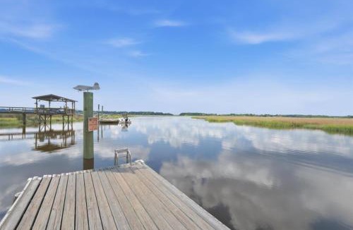 Midway House | Crabbin Cabin - Spacious, Seasonal Riverside Home On The Ga Coast