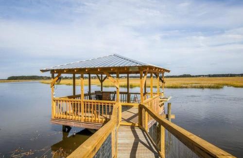 Midway House | Crabbin Cabin - Spacious, Seasonal Riverside Home On The Ga Coast