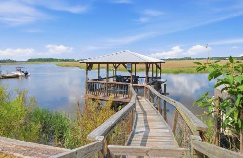 Midway House | Crabbin Cabin - Spacious, Seasonal Riverside Home On The Ga Coast