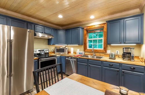 Cullowhee Cabin | Creekside Bliss - Stunning Custom Mountain Home with a Hot Tub I Convenient to WCU!