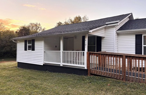 Maryville Cottage | Creekside Cottage: Private, Peaceful, Cozy Escape, Pet Friendly, Attached Garage