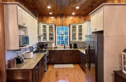 Manning Cottage | Creekside Country Cottage- minutes away from I-95