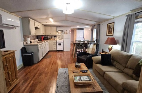 Arden House | Creekside Delight-Lovely! 20 min to Asheville