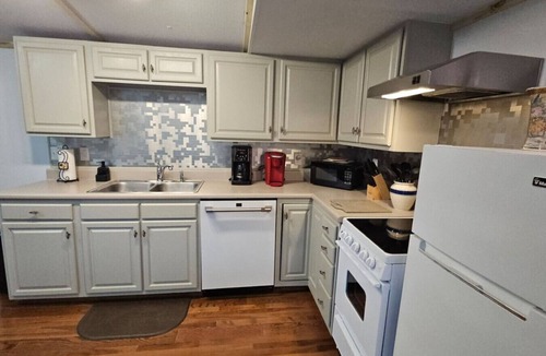 Arden House | Creekside Delight-Lovely! 20 min to Asheville