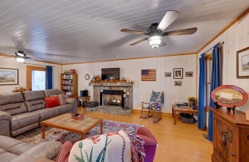 Sapphire House | Creekside Family Retreat by Waterfalls & Hiking!