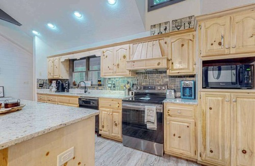 Young Harris Cabin | Creekside Getaway Now