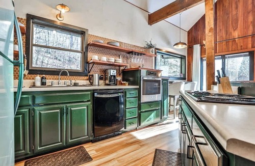 Sylva Cabin | Creekside Hideaway | Hot Tub Cedar Sauna Spa