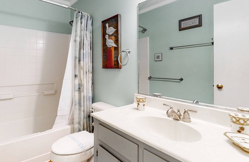 Edisto Island House | Creekside Home w/ Screened Porch, Deck, WiFi - 1 Block to Beach, Near Dining!