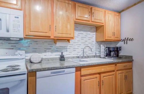 Arden House | Creekside Joy- Beautiful Home,20 Min to Asheville
