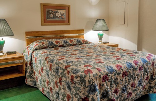 Lake Tansi Condo | Crown Resorts Lake Tansi East 2 Bedroom, 2 Bath Condo w/ 1 Queen, 2 Twin Beds