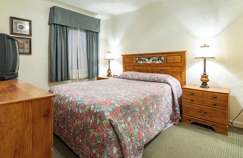 Lake Tansi Condo | Crown Resorts Lake Tansi East 3 Bed, 2 Bath Condo w/ 1 King, 2 Queen Beds