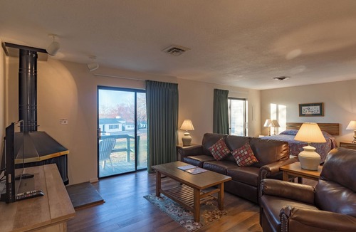 Lake Tansi Condo | Crown Resorts Lake Tansi East Large 1BR Condo w/2 Queen Beds