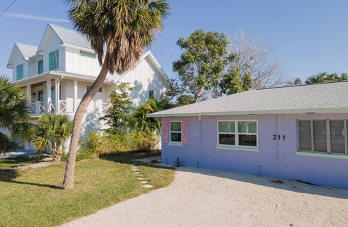 Holmes Beach Condo | Cute and Cozy Island Bungalow, newly remodeled and a short walk to the beach