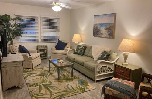 Bradenton House | Cute Bungalow close to downtown and Anna Maria Island.