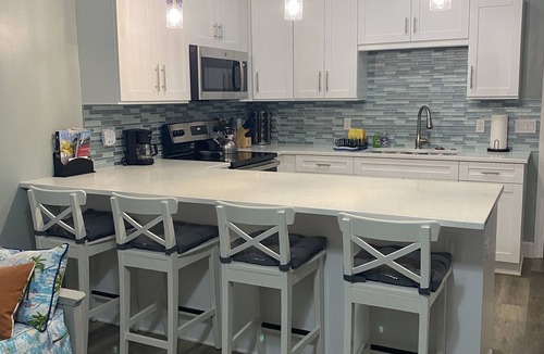 Treasure Island Apartment | Cute.Comfortable.Convenient