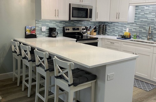 Treasure Island Apartment | Cute.Comfortable.Convenient
