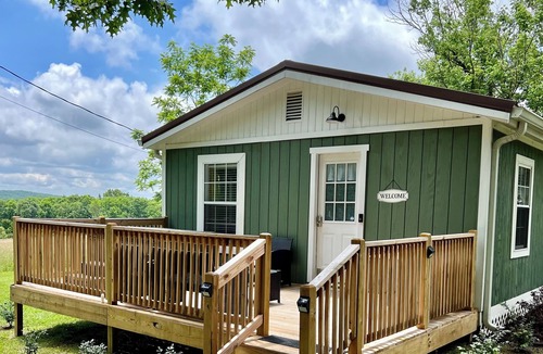 Pikeville Cottage | Cute, cozy & clean cottage by Fall Creek Falls Park. 2B-2B with new hot tub.
