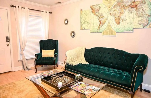Villa Heights House | Cute Townhome with King & Queen Beds in Plaza Midwood-10 min drive uptown