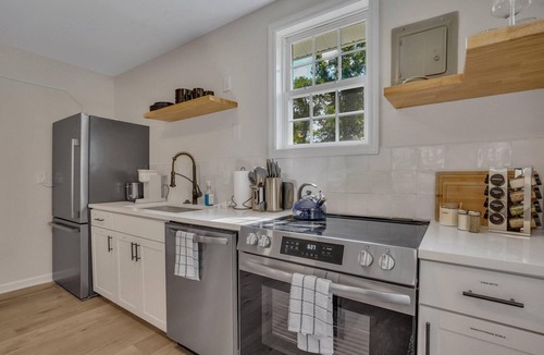 Manning Cottage | Cypress Cottage - Cozy Lake Getaway