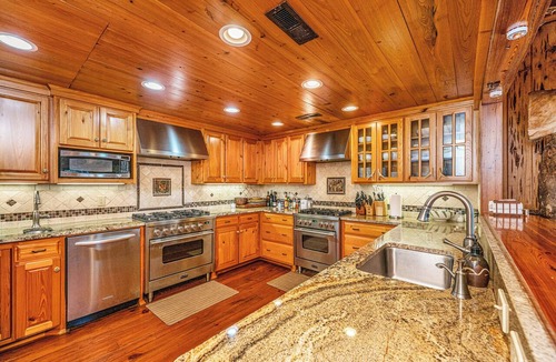 Orangeburg County Cabin | Cypress Creek Lodge - Spacious 8 bedroom 7 bathroom lodge