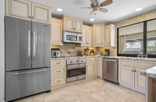 Isles of Capri House | Daily Sunsets Over the Bay. Unique Décor & Heated Pool - Isles of Capri & Naples