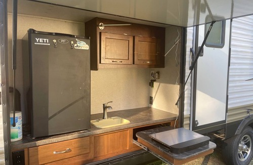 Anderson House | Daisy Duke - Camper for Rent, Delivery Available