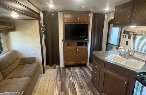 Anderson House | Daisy Duke - Camper for Rent, Delivery Available