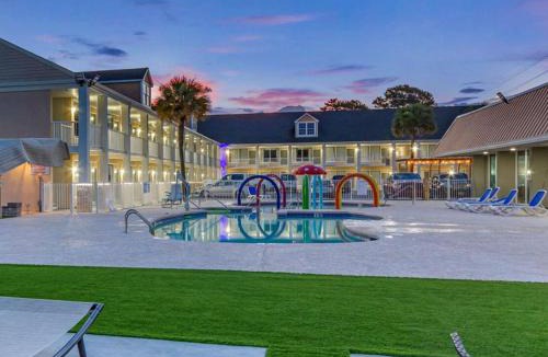 Pawleys Island Hotel | Days Inn by Wyndham Pawleys Island