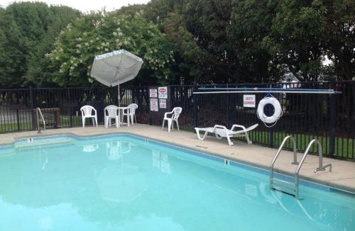 Clinton Hotel | Days Inn by Wyndham Clinton