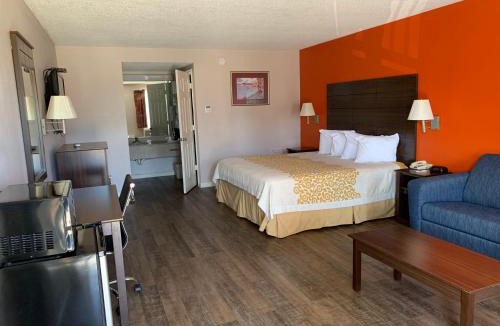 Clinton Hotel | Days Inn by Wyndham Clinton