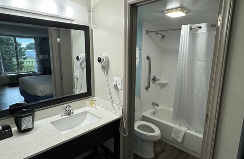 Goldsboro Hotel | Days Inn by Wyndham Goldsboro
