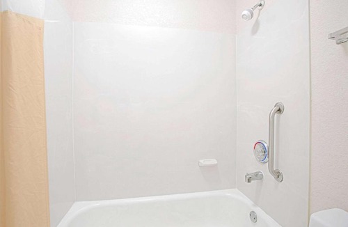 Greenville Hotel | Days Inn by Wyndham Greenville