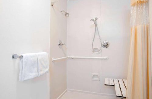 Greenville Hotel | Days Inn by Wyndham Greenville