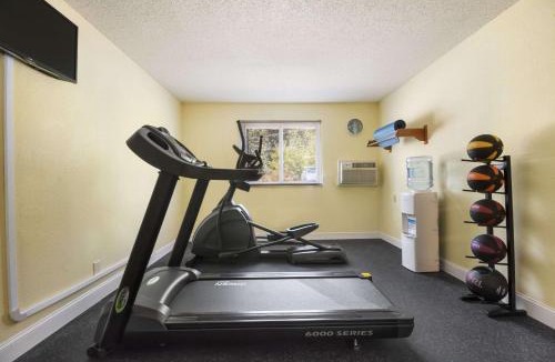 Greenwood Hotel | Days Inn by Wyndham Greenwood SC
