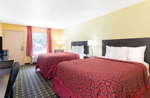 Garden City Hotel | Days Inn by Wyndham Savannah Airport