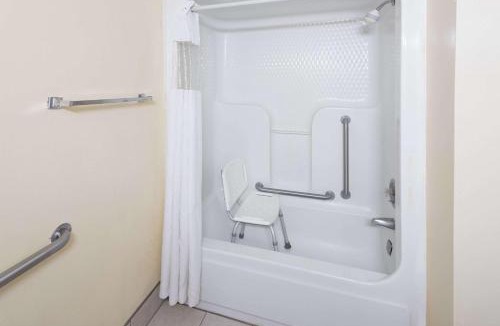 Walterboro Hotel | Days Inn by Wyndham Walterboro